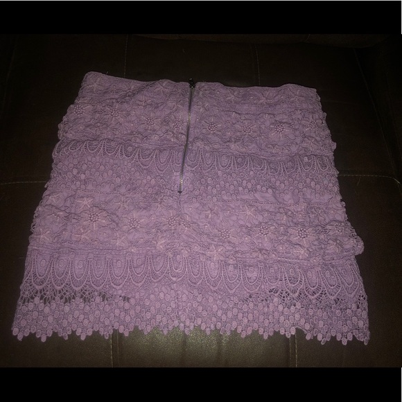 Lacy AE purple mini skirt - Picture 2 of 3